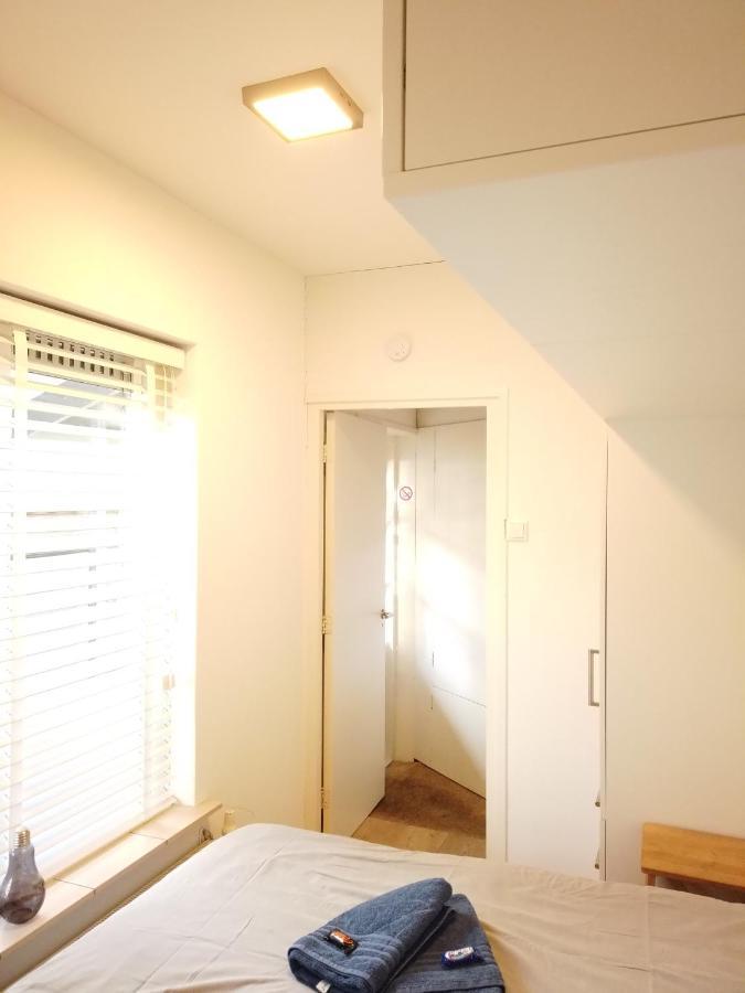 2-Room Apartment + 2 E-Bikes Alkmaar Exterior photo